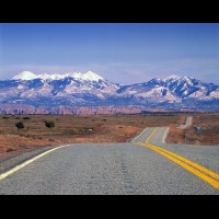 Country road, desert, Utah  :: 13329RDScanyonlandsutahjpg